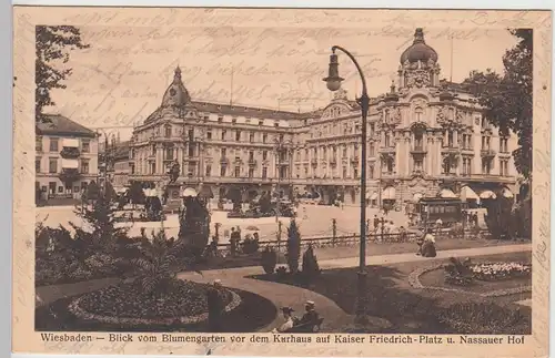 (101560) AK Wiesbaden, Blick v. Blumengarten auf Kaiser Friedrich-Platz 1912