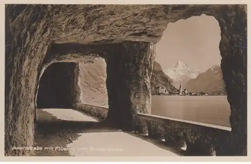 (820) Foto AK Axenstraße, Flüelen, Bristenstock