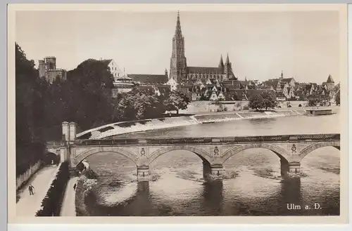 (84850) Foto AK Ulm, Panorama Donaubrücke vor 1945