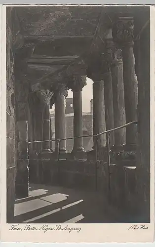 (83907) Foto AK Trier, Porta Nigra, Säulengang, vor 1945