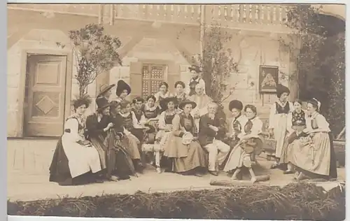(28402) Foto AK Personen in Tracht, Theaterbühne 1910er