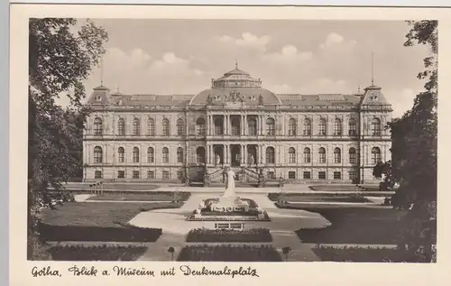 (93166) Foto AK Gotha, Herzogliches Museum, Denkmalsplatz 1942