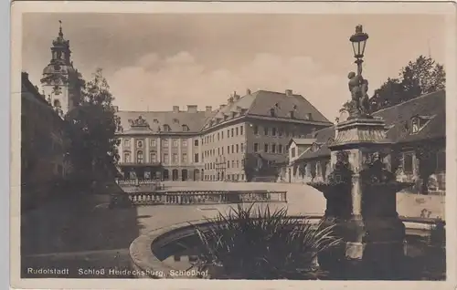 (84231) Foto AK Rudolstadt, Heidecksburg, Schlosshof 1928