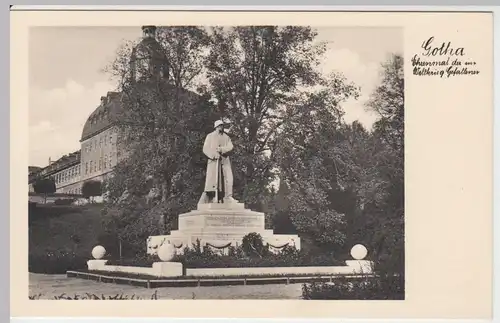 (52594) AK Gotha, Schloss Friedenstein, Kriegerdenkmal, vor 1945