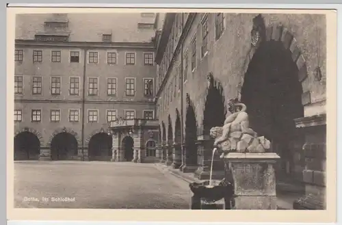 (52588) AK Gotha, Schloss Friedenstein, Schlosshof, vor 1945