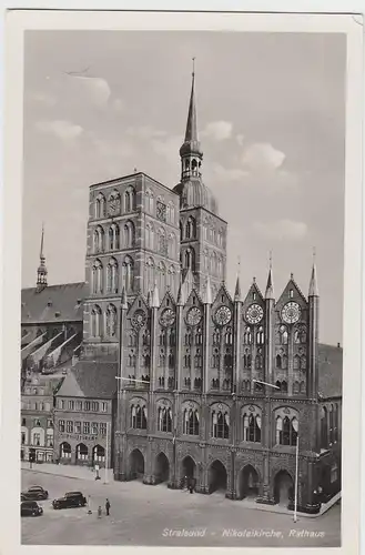 (103705) Foto AK Stralsund, Nikolaikirche, Rathaus, vor 1945
