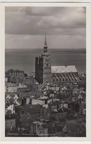 (103703) Foto AK Stralsund, Stadtansicht mit Nikolaikirche, vor 1945