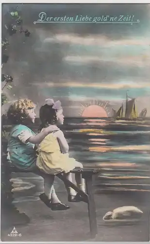 (114194) Foto AK Spruch >Der ersten Liebe gold'ne Zeit!< Kinder, coloriert 1917