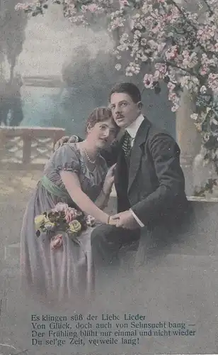 (108218) AK Liebespaar m. Gedicht "Es klingen süß der Liebe Lieder", vor 1945