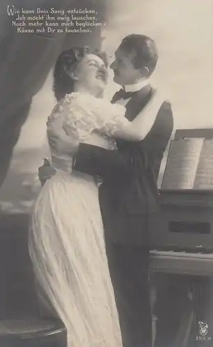 (108216) Foto AK Liebespaar mit Spruch "Wie kann Dein Sang entzücken", 1909