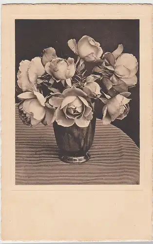 (50585) AK Blumen, Rosen in Vase, 1937