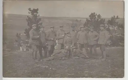 (83011) Foto AK 1.WK Soldaten, Gruppenbild im Freien 1914-18