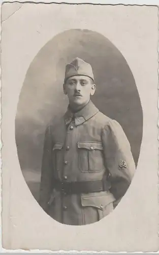 (80381) Foto AK 1.WK, französischer Soldat, Porträt im Oval, 1914-18