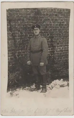 (80375) orig. Foto 1.WK Soldat, Porträt vor Ziegelmauer, Feldpost 1917