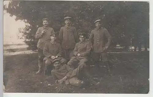 (80340) Foto AK 1.WK Soldaten, Gruppenfoto im Freien 1914-18
