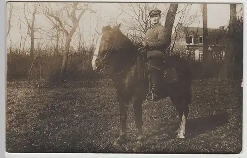 (80332) Foto AK 1. WK Soldat auf Pferd, 1914-18