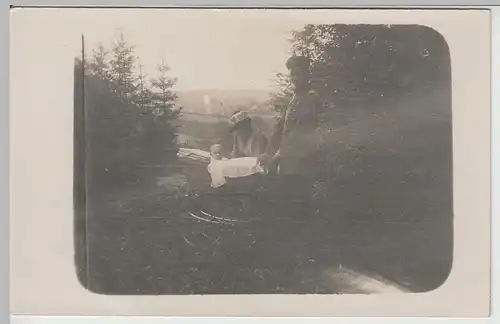 (66684) orig. Foto 1.WK Soldat mit Frau und Kinderwagen 1914-18