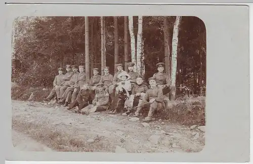 (57421) orig. Foto 1. WK, Soldaten mit Dame am Waldrand, bis 1918