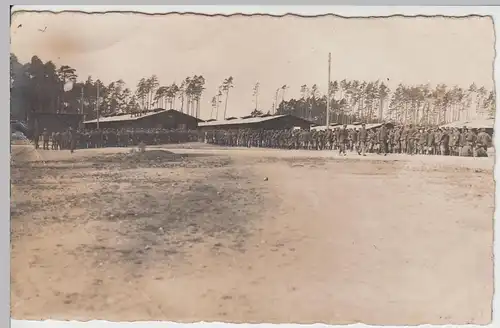 (48438) orig. Foto 1. WK, Kaserne, Soldaten stehen zum Essen an, bis 1918