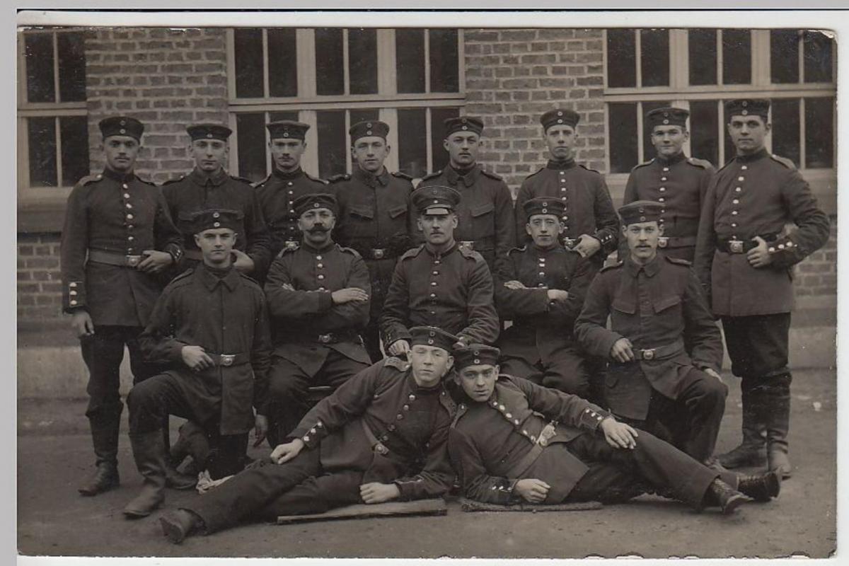 (40209) Foto AK Soldaten 1.WK, Gruppenbild in Köln 1914 Nr. 1318119268