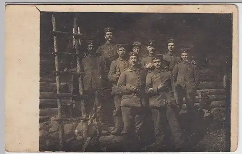 (40197) orig. Foto 1.WK Soldaten am Unterstand, Hütte, 1914-18