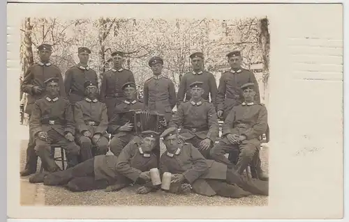 (36749) Foto AK 1.WK Soldaten m. Akkordeon u. Bierhumpen, München 1916