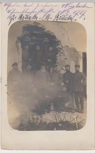 (35846) orig. Foto 1.WK Soldaten vor aufgebrochenem Gebäude, 1915