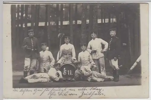 (35818) orig. Foto Soldaten mit Bier und Besen in Zeithain 1907