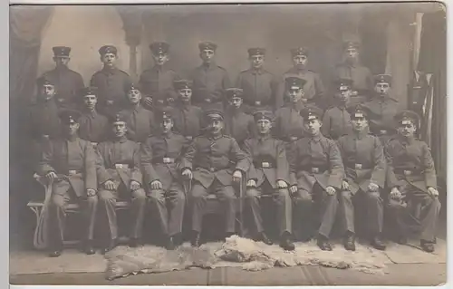 (35778) Foto AK 1.WK Soldaten-Gruppenfoto m. Bärenfell, Villingen 1916