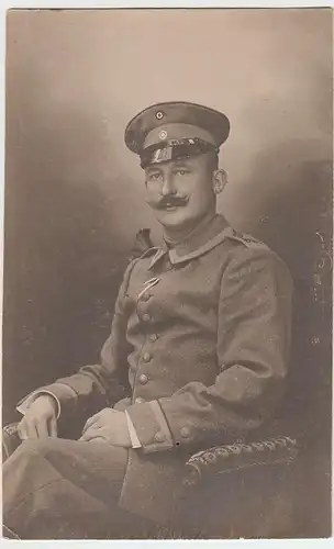 (34057) orig. Foto Soldat im Lehnstuhl, Kabinettfoto, vor 1918