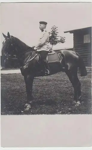 (33638) Foto AK 1.WK Soldat, Offizier hoch zu Ross, 1914-18