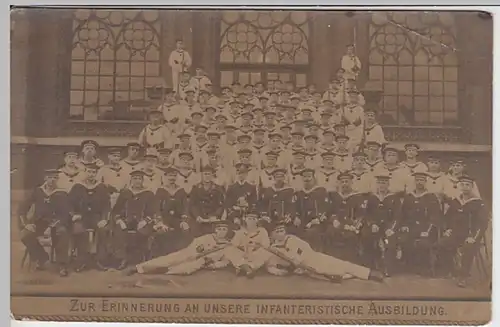 (23258) Foto AK Militaria, Gruppenbild Matrosen, Stempel Kiel 1913