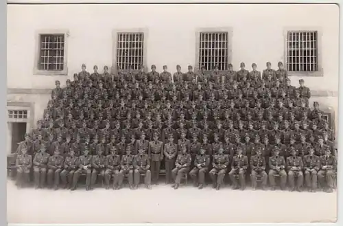 (21974) Foto AK Militaria, Soldaten, Gruppenbild vor Gebäude 1933-45