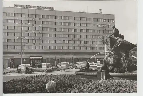 (75353) Foto AK Schwerin, Hotel Stadt Schwerin, 1984