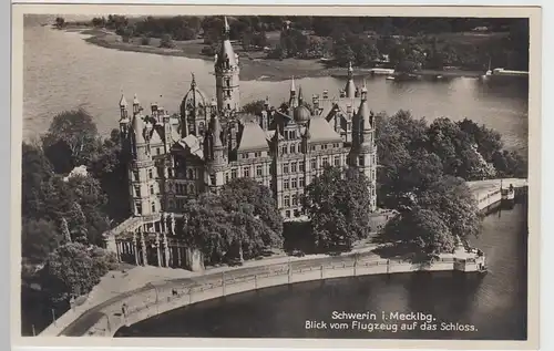 (103084) Foto AK Schwerin, Blick vom Flugzeug auf das Schloss, vor 1945