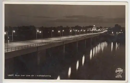 (53708) Foto AK Umea, Bron över Ume älv i kvällsbelysning, nach 1945