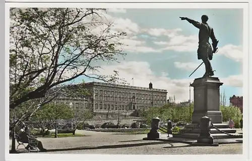 (21595) Foto AK Stockholm, Schloss, Denkmal Charles XII., nach 1945