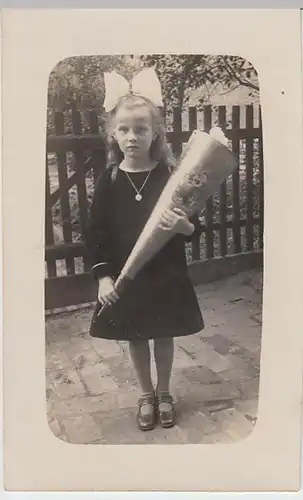 (21835) Foto AK Schulanfang, Mädchen m. Schleife u. Zuckertüte, vor 1945