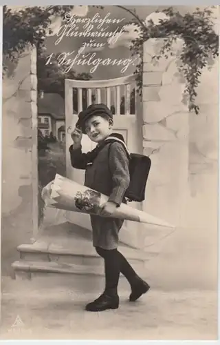 (11127) Foto AK Schulanfang, Junge mit Zuckertüte 1910er