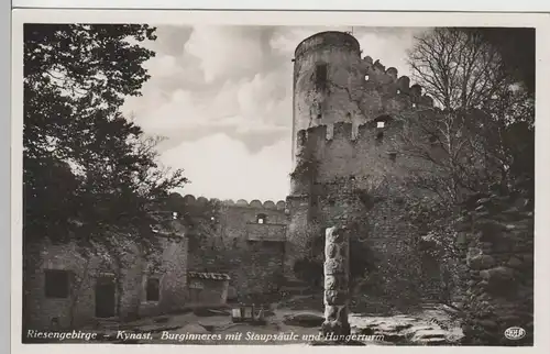 (74262) Foto AK Kynastburg, Burg Chojnik, Inneres m. Staupsäule 1936