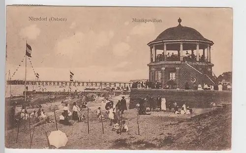 (99987) AK Niendorf, Ostsee, Musikpavillon, Strand 1925