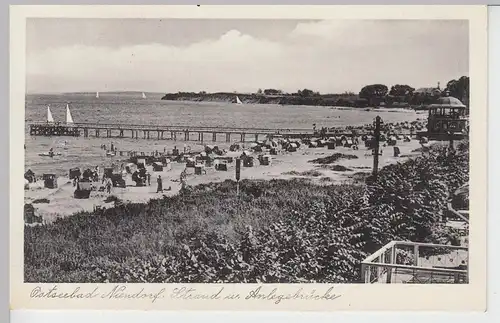 (92720) AK Ostseebad Niendorf, Strand u. Anlegebrücke, 1955