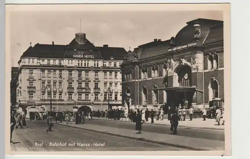 (81693) Foto AK Kiel, Bahnhof mit Hansa-Hotel, vor 1945