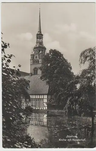 (75647) Foto AK Itzehoe, Kirche mit Klosterhof 1931