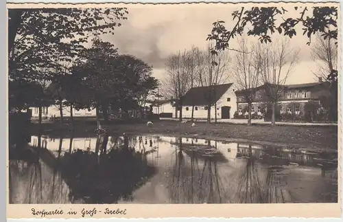 (57596) Foto AK Groß Brebel, Dorfpartie am Teich, vor 1945