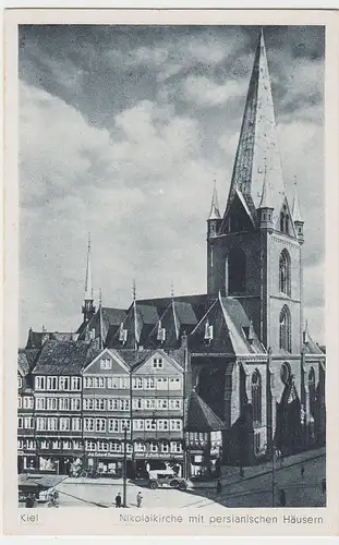 (50735) AK Kiel, Nikolaikirche m. persianischen Häusern, vor 1945