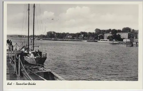 (100039) AK Kiel, Reventlow Brücke, Segelboot 1954