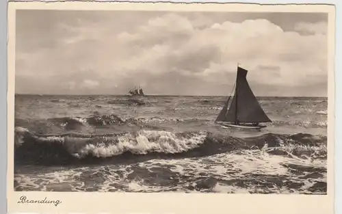 (84339) Foto AK Brandung, Segelboot auf See