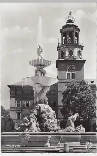 (53500) Foto AK Salzburg, Residenzbrunnen u. Glockenspiel, nach 1945