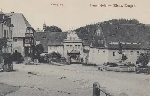 (107872) AK Lauenstein, Altenberg, Markt, Falknerbrunnen, Schloss Torhaus 1920